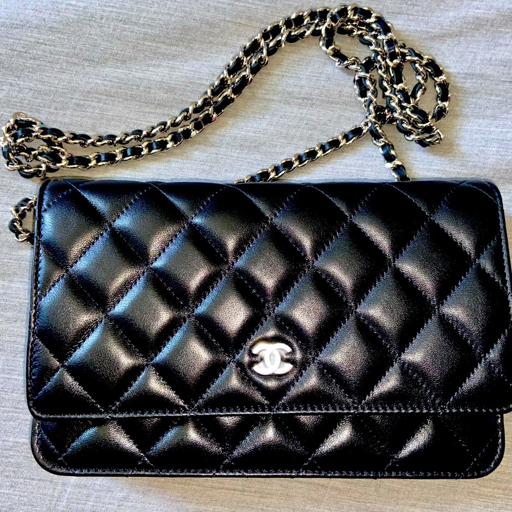 *SOLD*CHANEL wallet on chain (WOC)